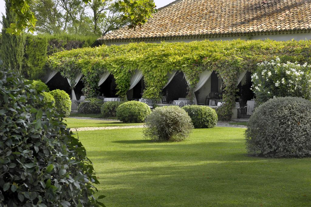 Le Mas De Peint - Hotel Et Restaurant Arles Exterior photo
