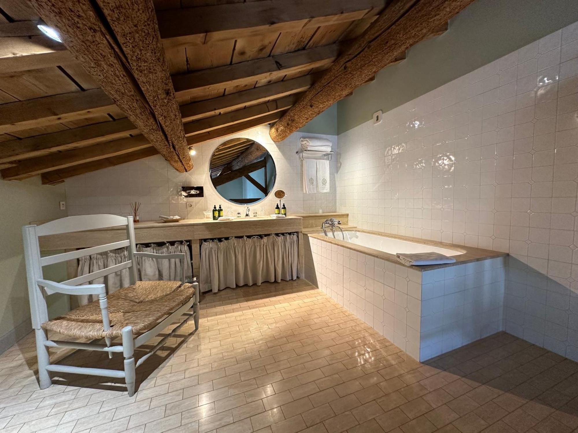 Le Mas De Peint - Hotel Et Restaurant Arles Room photo