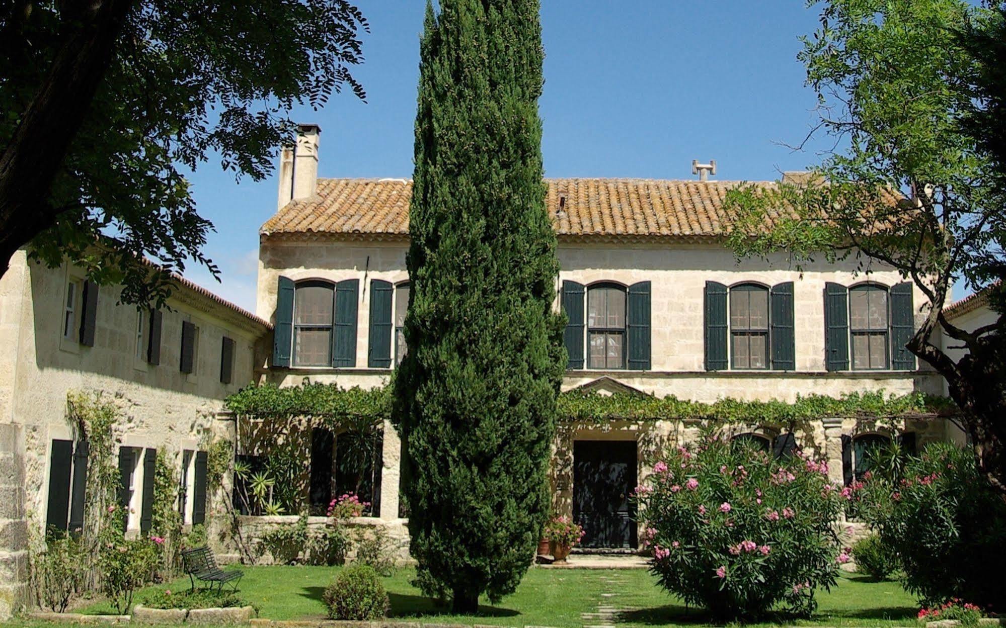 Le Mas De Peint - Hotel Et Restaurant Arles Exterior photo